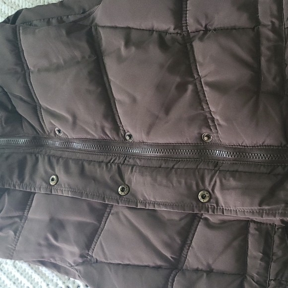 Brown sleeveless puffer vest medium - Picture 6 of 9
